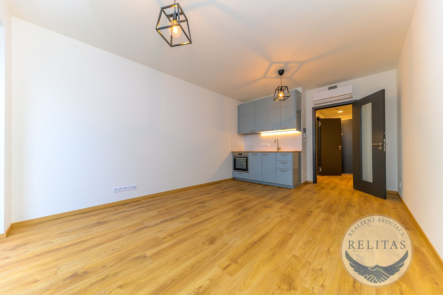 Pronájem bytu 1+kk 35 m², Praha
