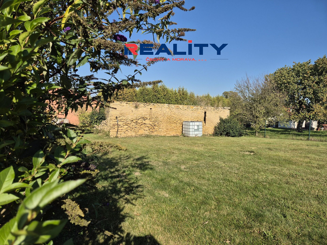 Prodej stavebního pozemku 893 m² – fotografie 3
