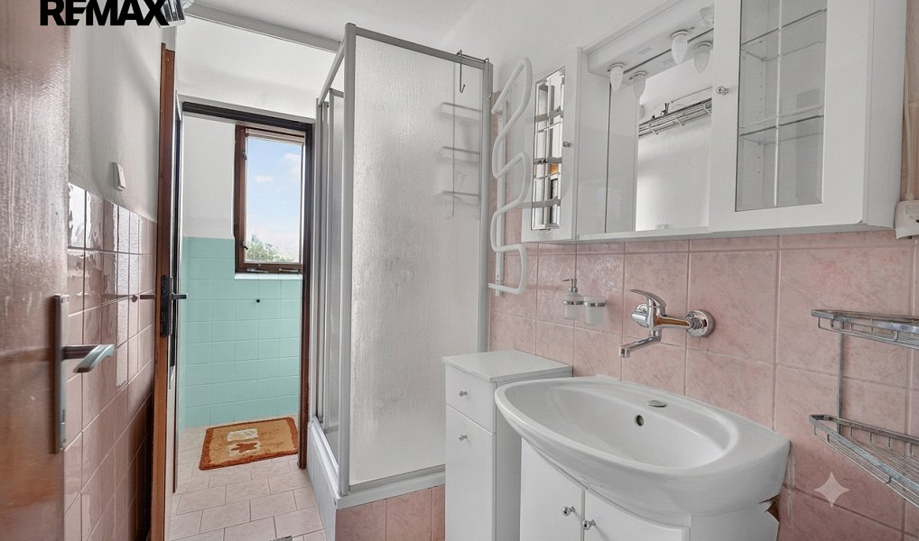 Prodej domu 270 m² s pozemkem 656 m², Kolín – náhled fotky 9