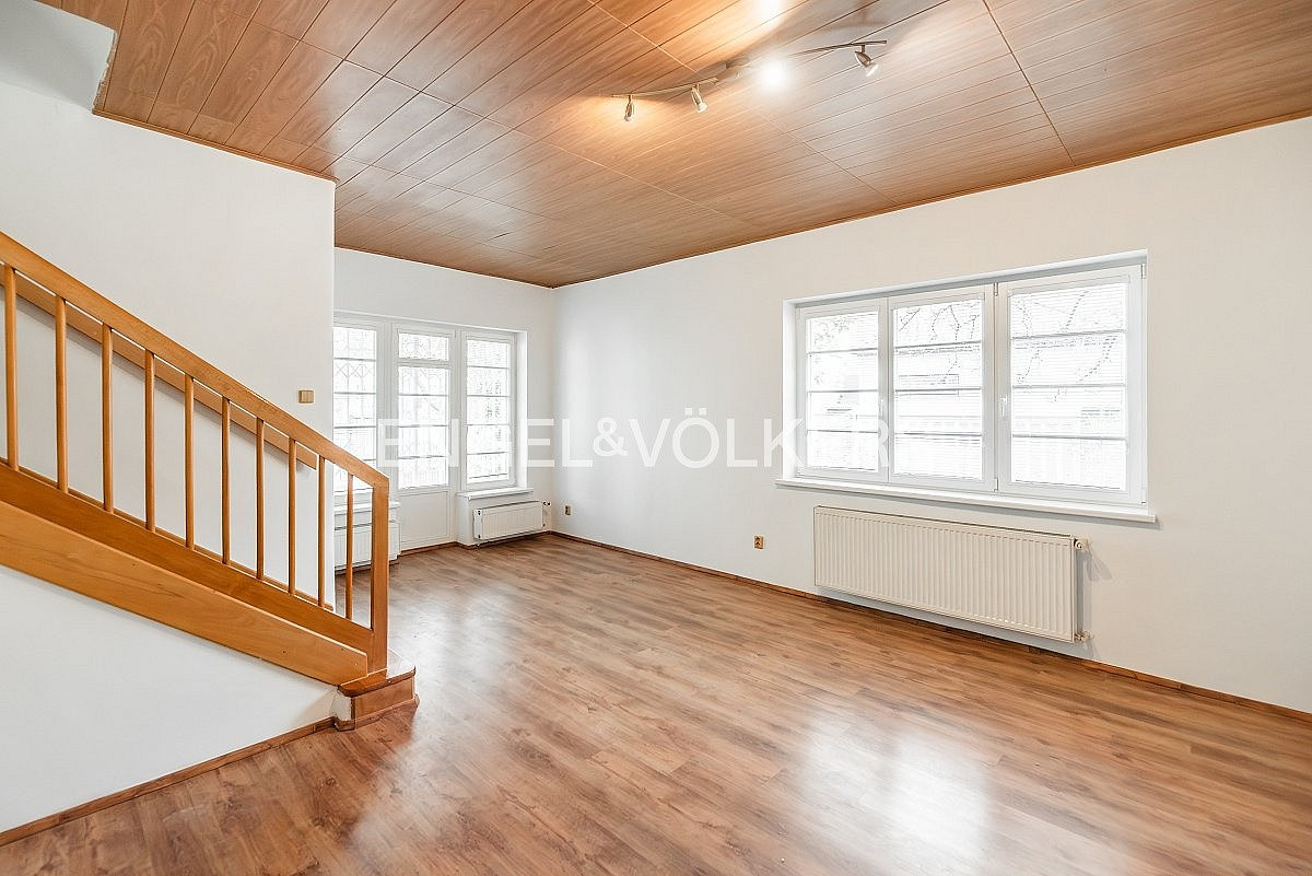 Pronájem domu 214 m² s pozemkem 292 m²