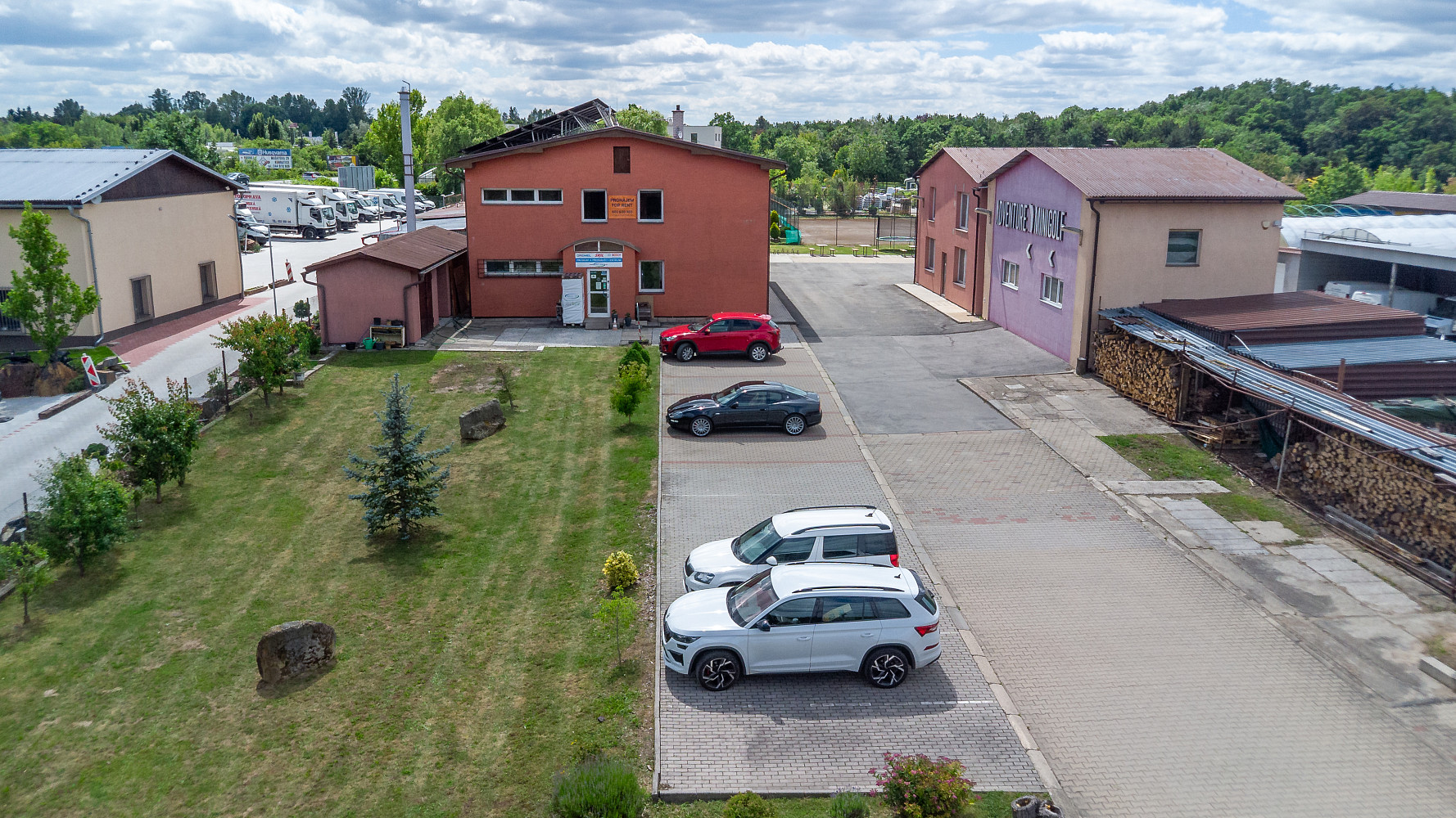 Pronájem kanceláře 200 m²