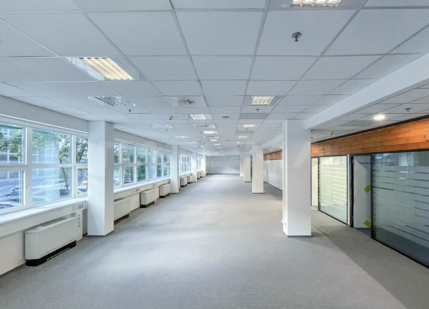 Pronájem kanceláře 364 m² – fotografie 2