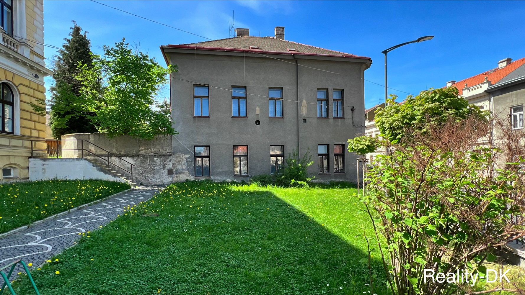 Prodej domu 197 m² s pozemkem 445 m² – pohled 2