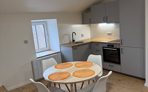 Pronájem bytu 2+kk 53 m², Karlovarská, Stochov, okres Kladno