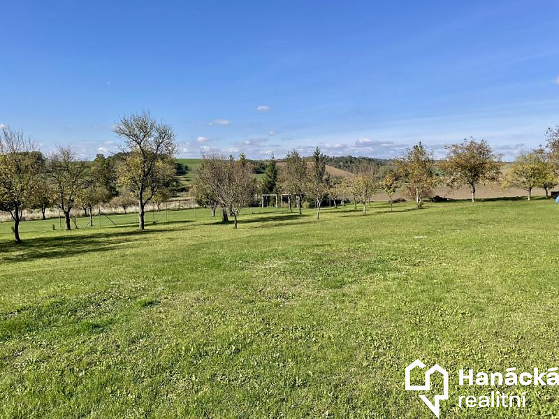Prodej stavebního pozemku 927 m² – fotografie 5
