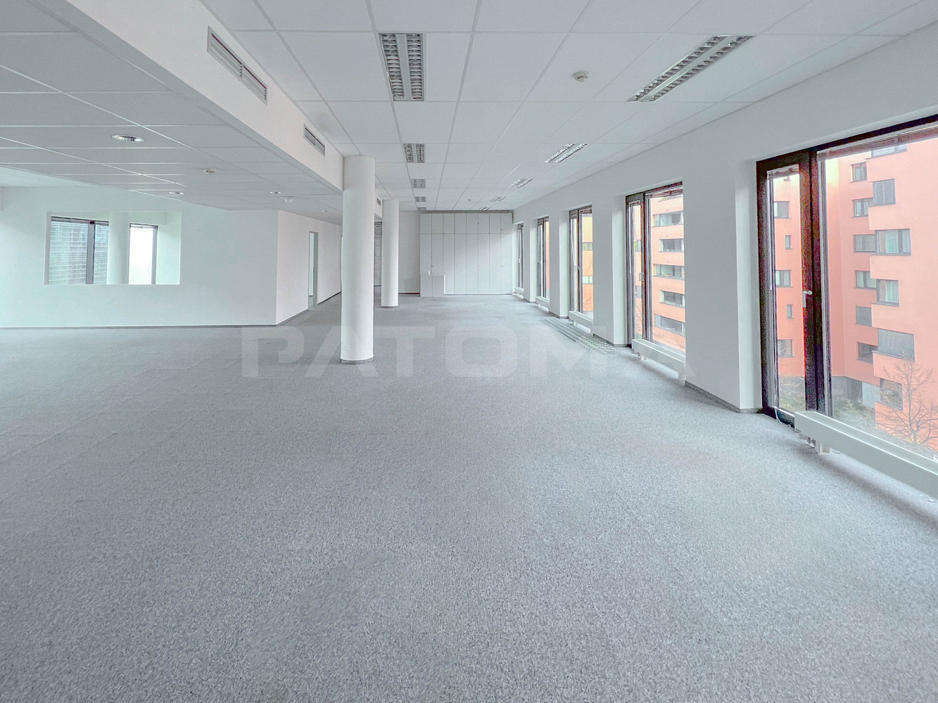 Pronájem kanceláře 385 m² – fotografie 2