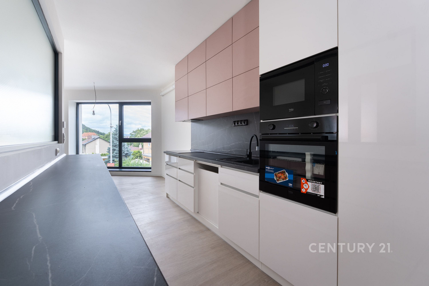 Pronájem bytu 4+kk 104 m² – fotografie 2