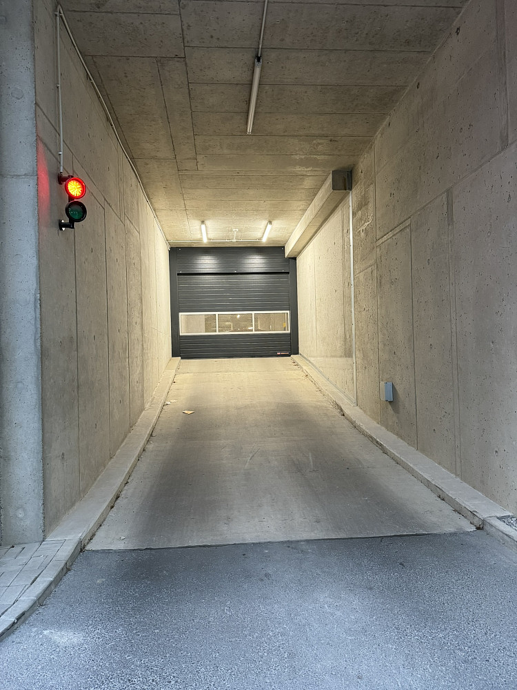 Pronájem garážového stání 15 m² Praha 3 – fotografie 3