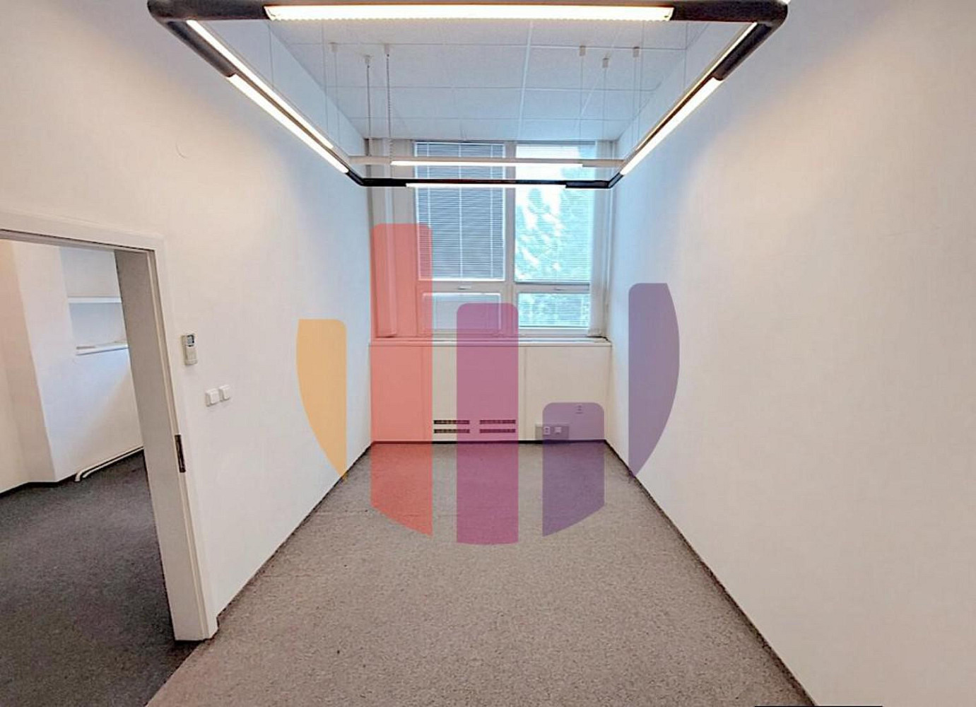 Pronájem kanceláře 85 m² — photo 3