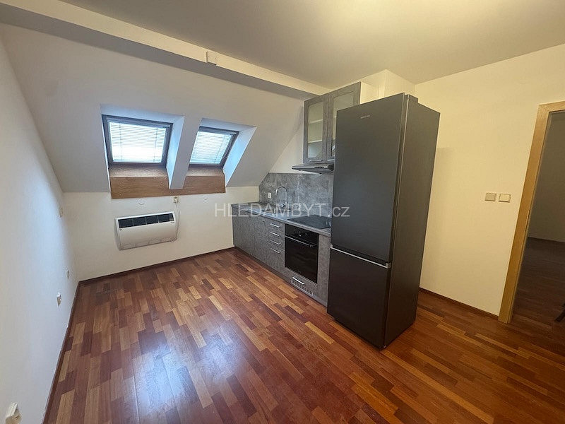 Pronájem bytu 2+1 76 m² – fotografie 4