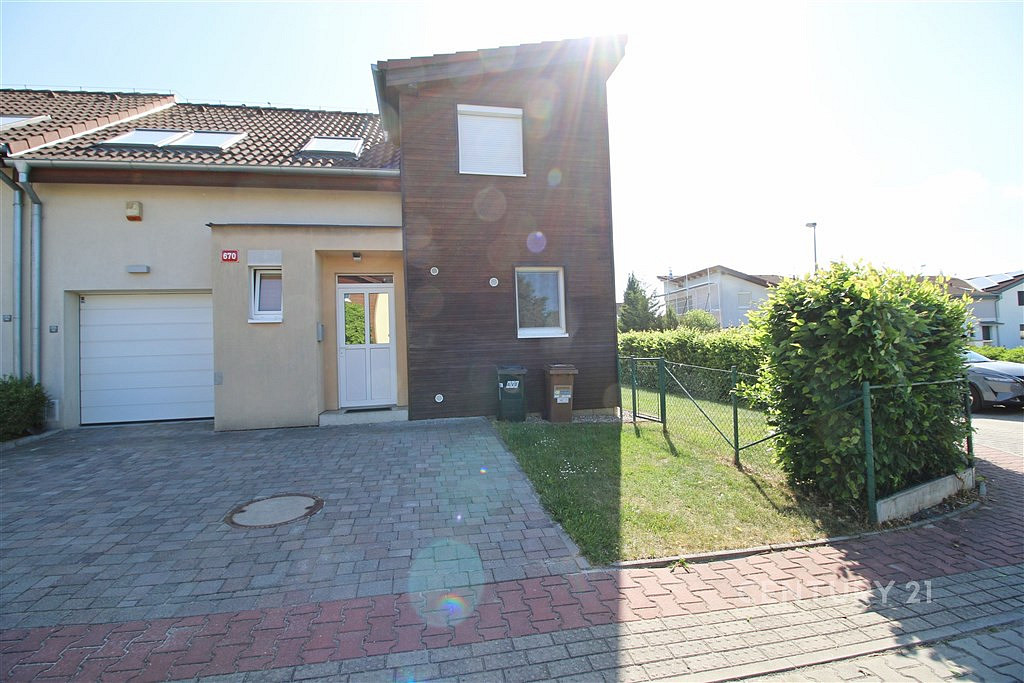 Pronájem domu 143 m² s pozemkem 386 m²