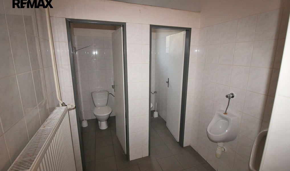 Prodej výrobních prostor 2 700 m², Zliv – náhled fotky 10
