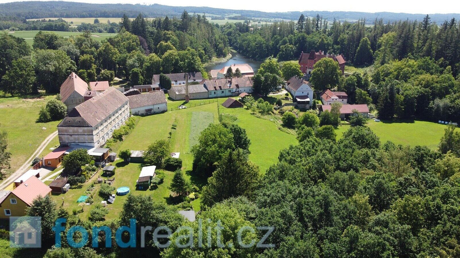 Prodej pole 947 m²