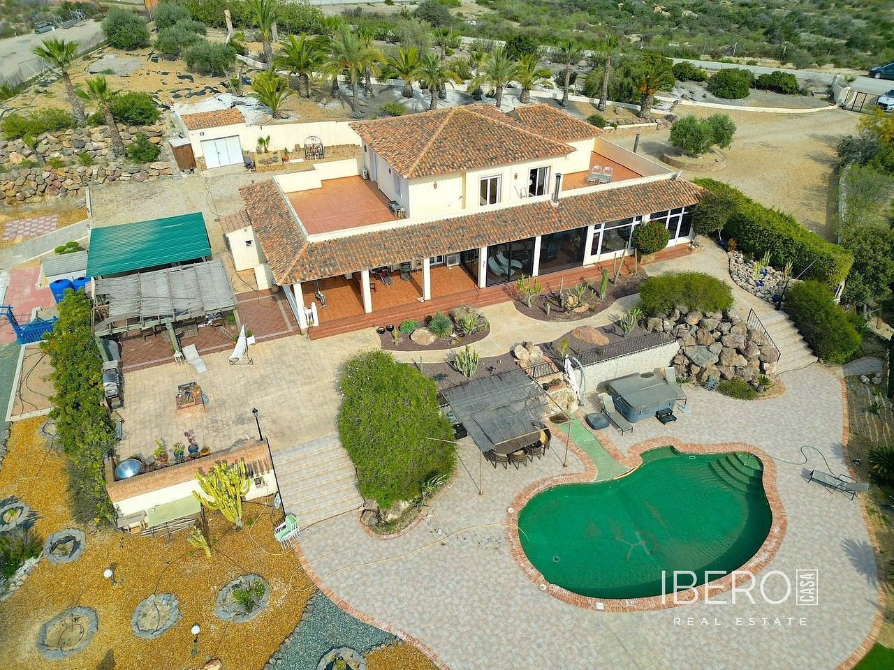 Prodej domu 434 m² s pozemkem 10 000 m²