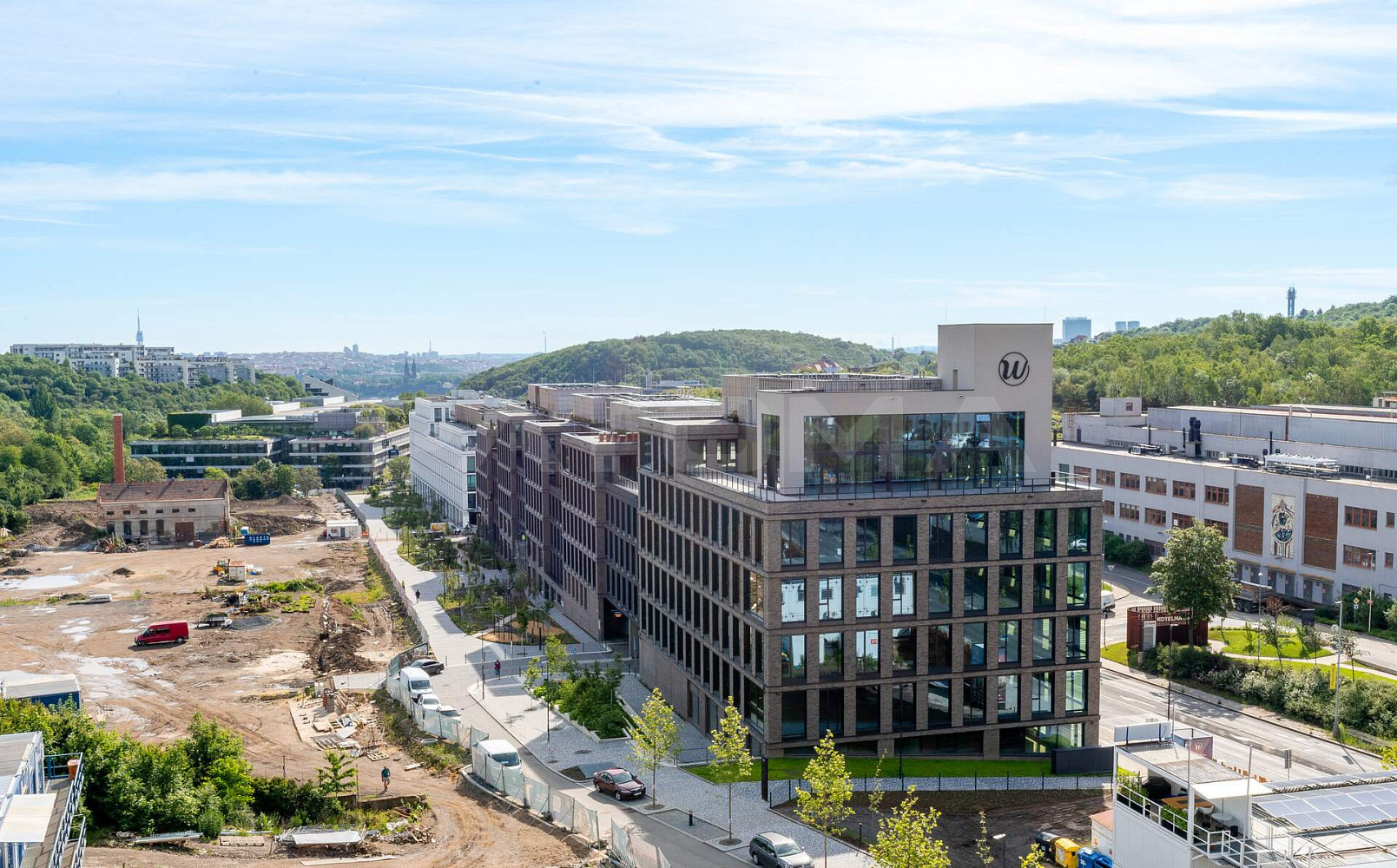 Pronájem kanceláře 1 290 m²