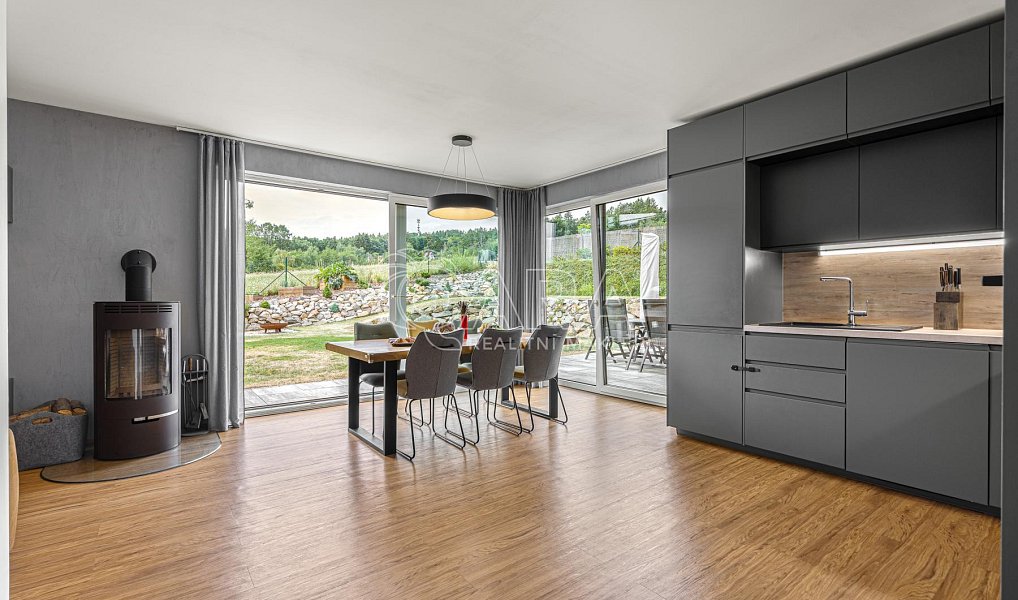 Prodej domu 131 m² s pozemkem 838 m², Kamenice – náhled fotky 5