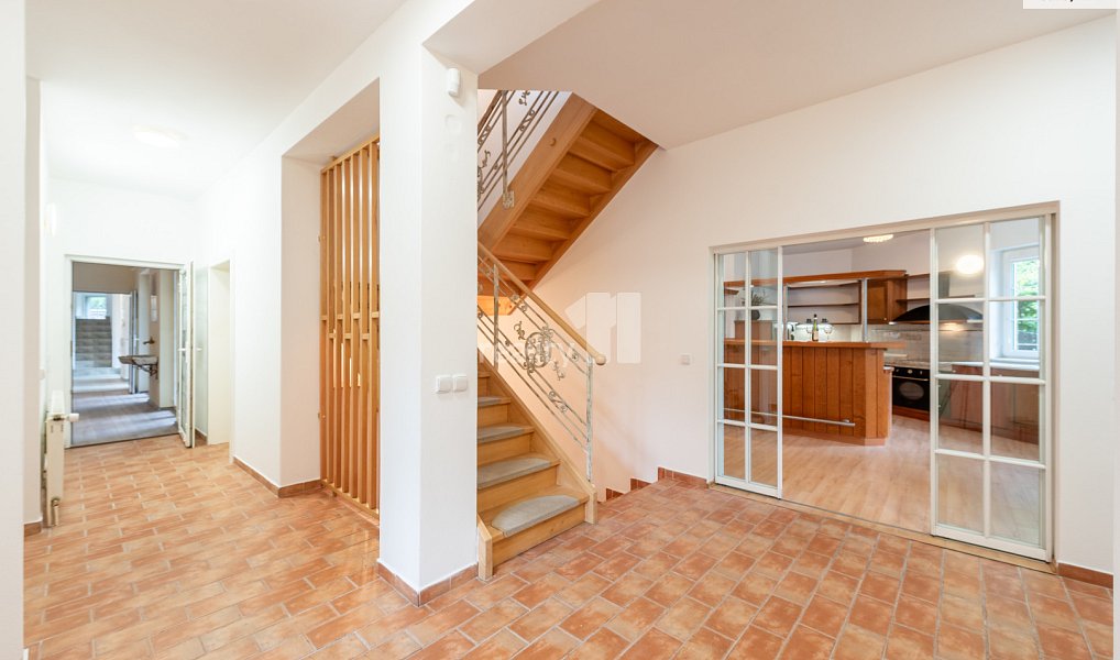Prodej domu 420 m² s pozemkem 717 m², Praha – náhled fotky 13