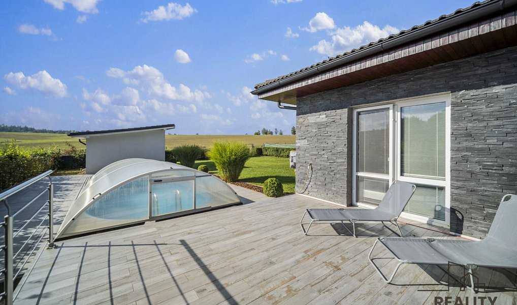 Prodej domu 200 m² s pozemkem 1 061 m², Choltice – náhled fotky 8