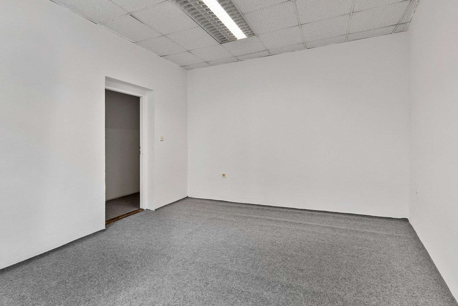 Prodej komerčního objektu (jiného typu) 122 m² – další