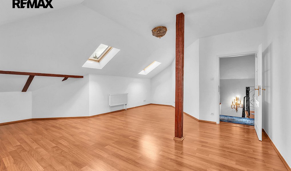 Prodej domu 285 m² s pozemkem 968 m², Šestajovice – náhled fotky 28