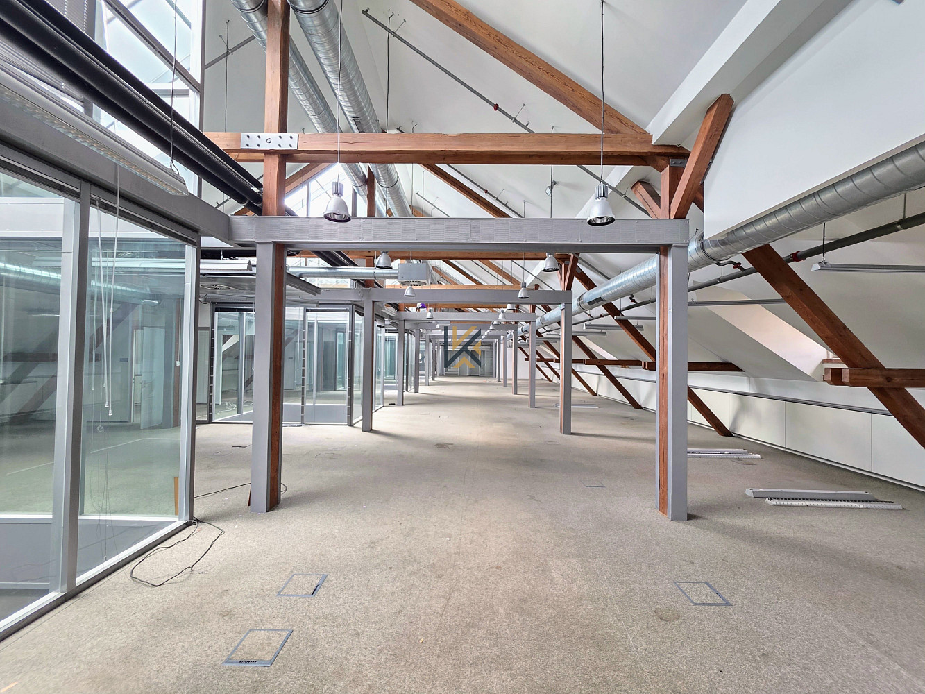 Pronájem kanceláře 350 m²