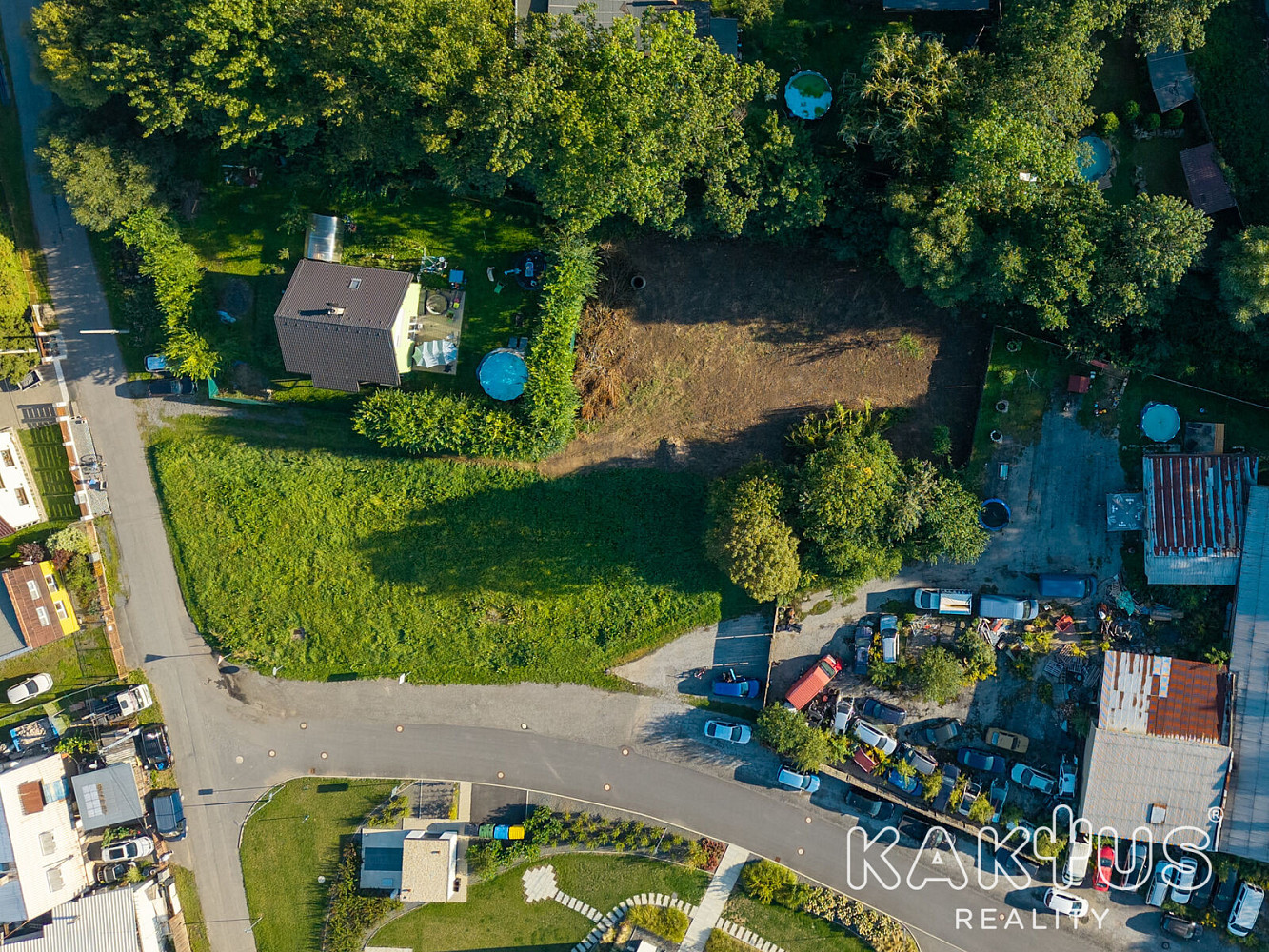 Prodej stavebního pozemku 982 m² – fotografie 3