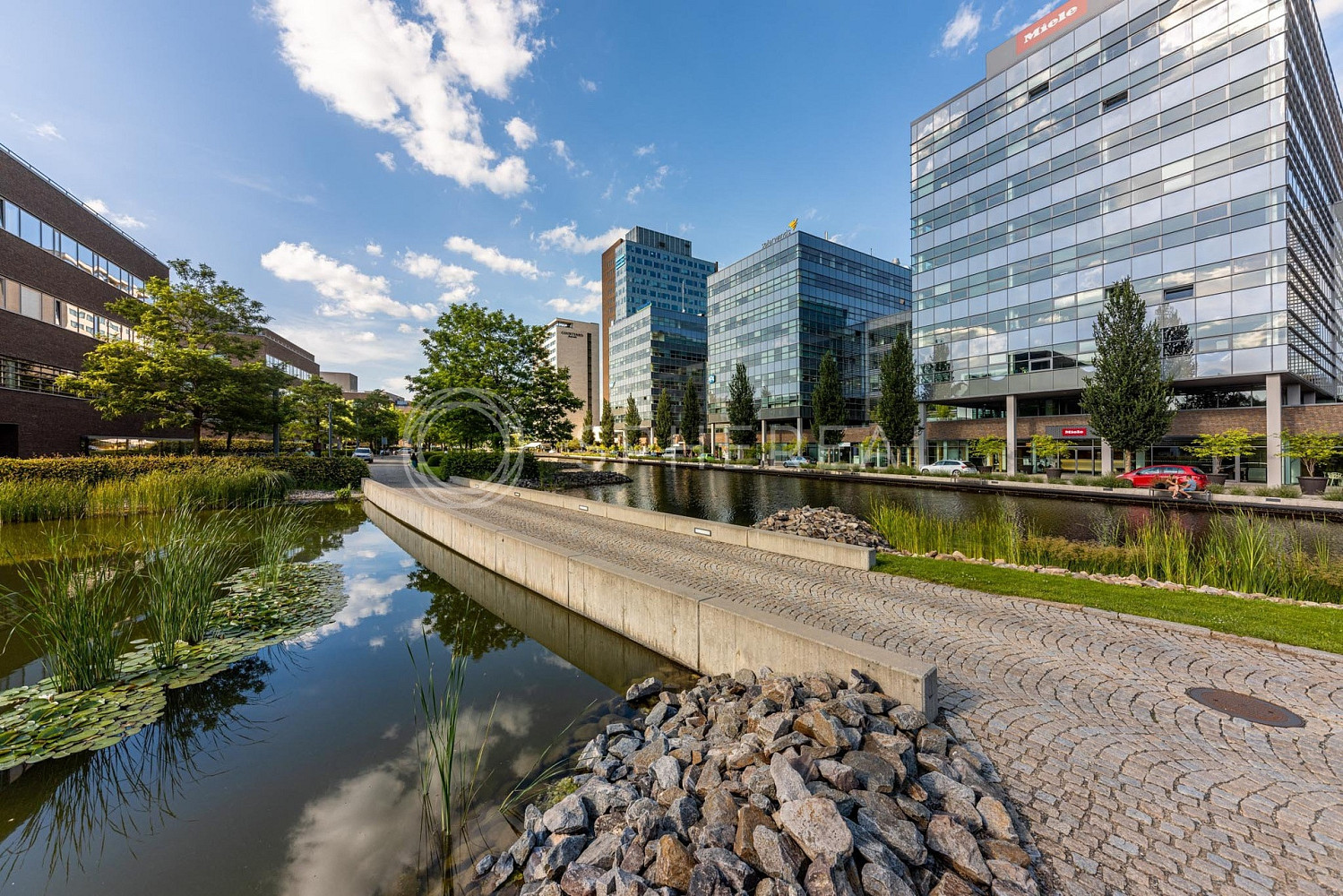 Pronájem kanceláře 1 283 m² – fotografie 2