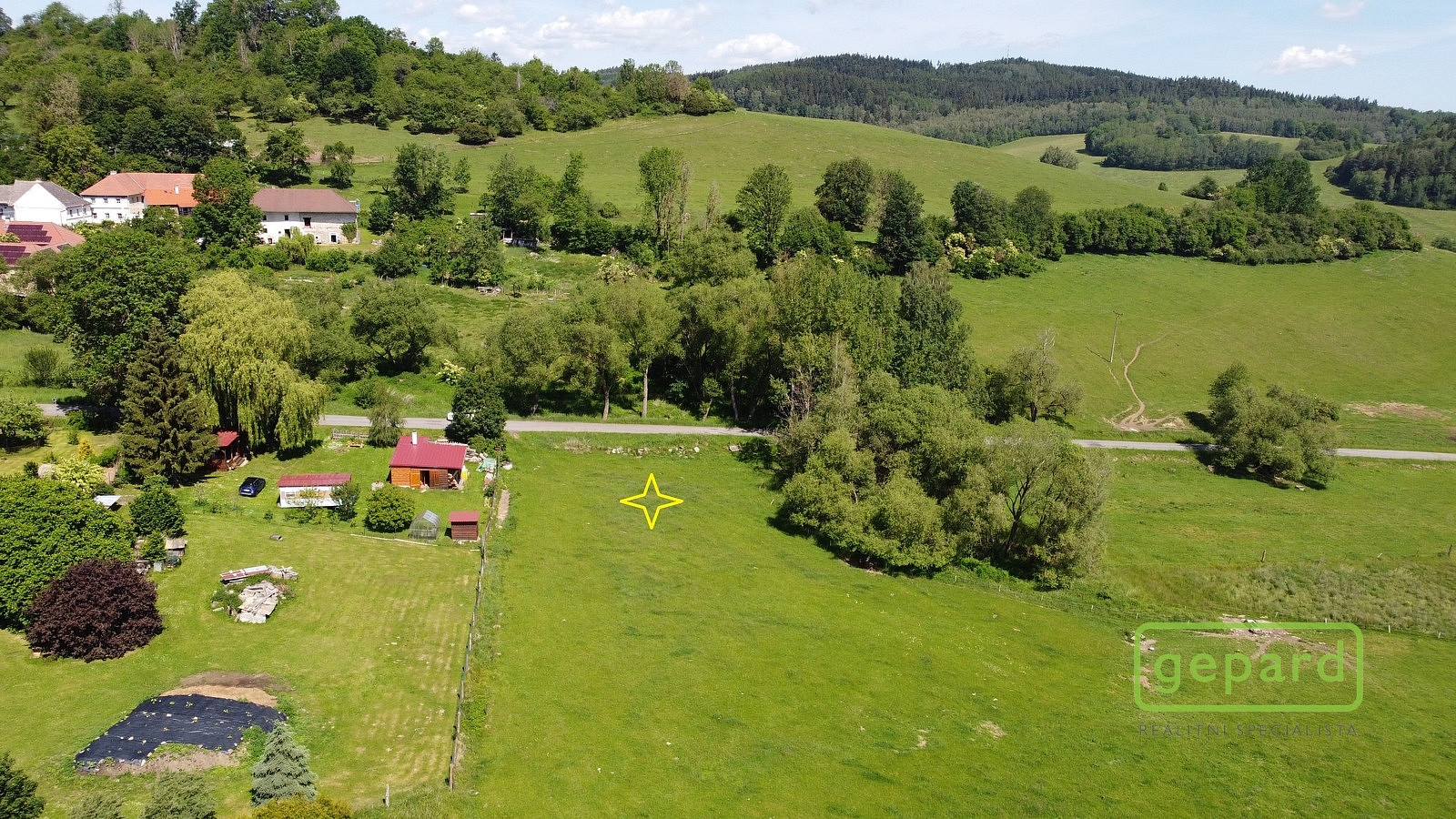 Prodej stavebního pozemku 975 m² – fotografie 5