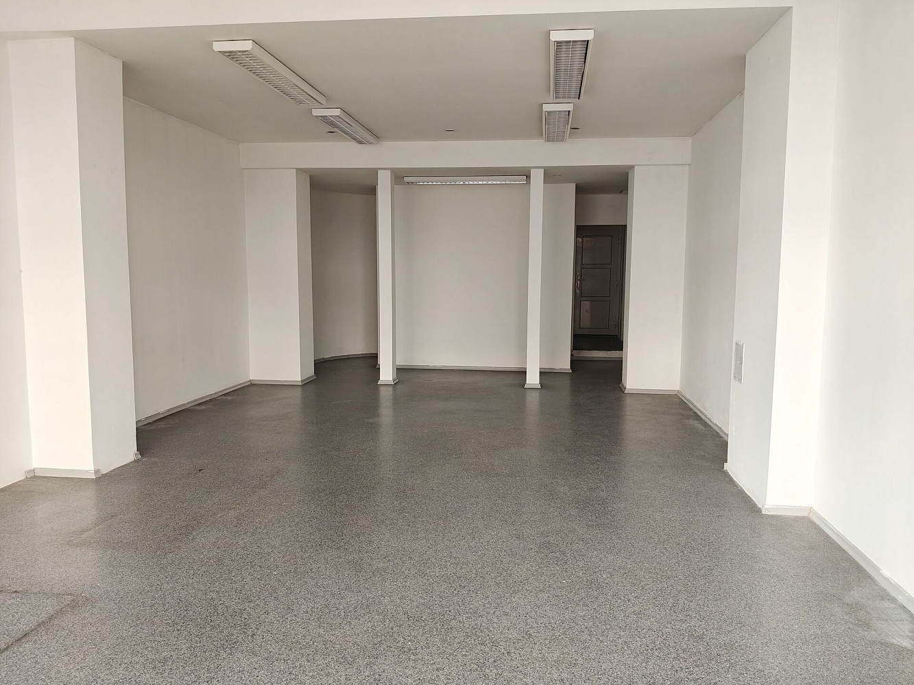 Pronájem obchodních prostor 91 m² — photo 2