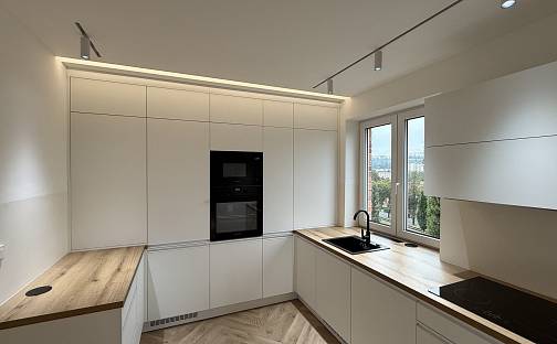 Pronájem bytu 2+1 65 m², Věžové domy, Zlín