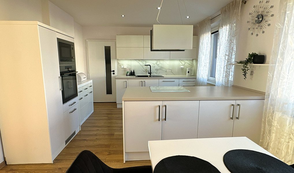 Prodej domu 300 m² s pozemkem 154 m², Tachov – náhled fotky 4