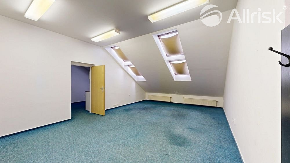 Pronájem kanceláře 52 m² — photo 4