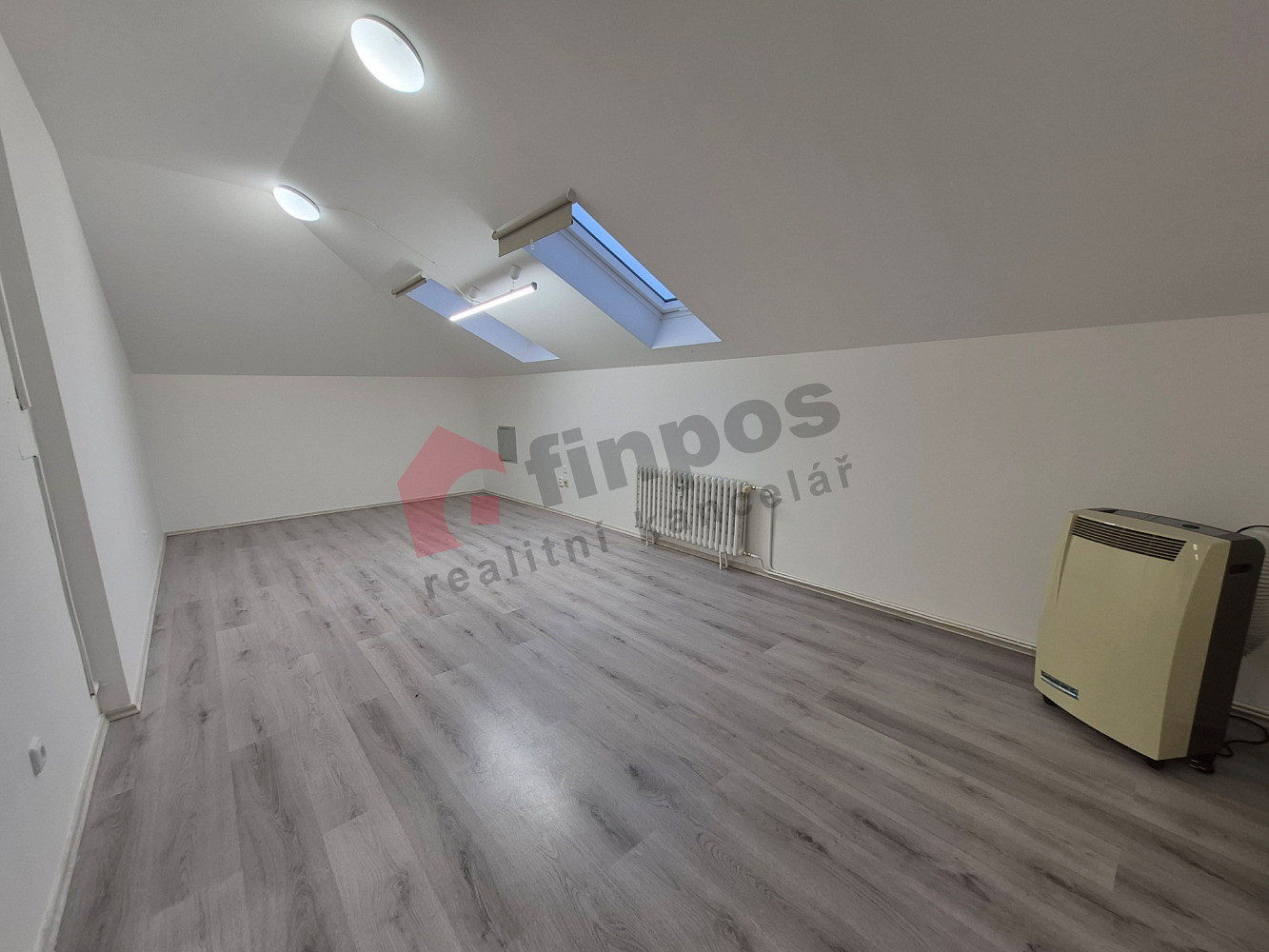 Pronájem kanceláře 50 m² – fotografie 2