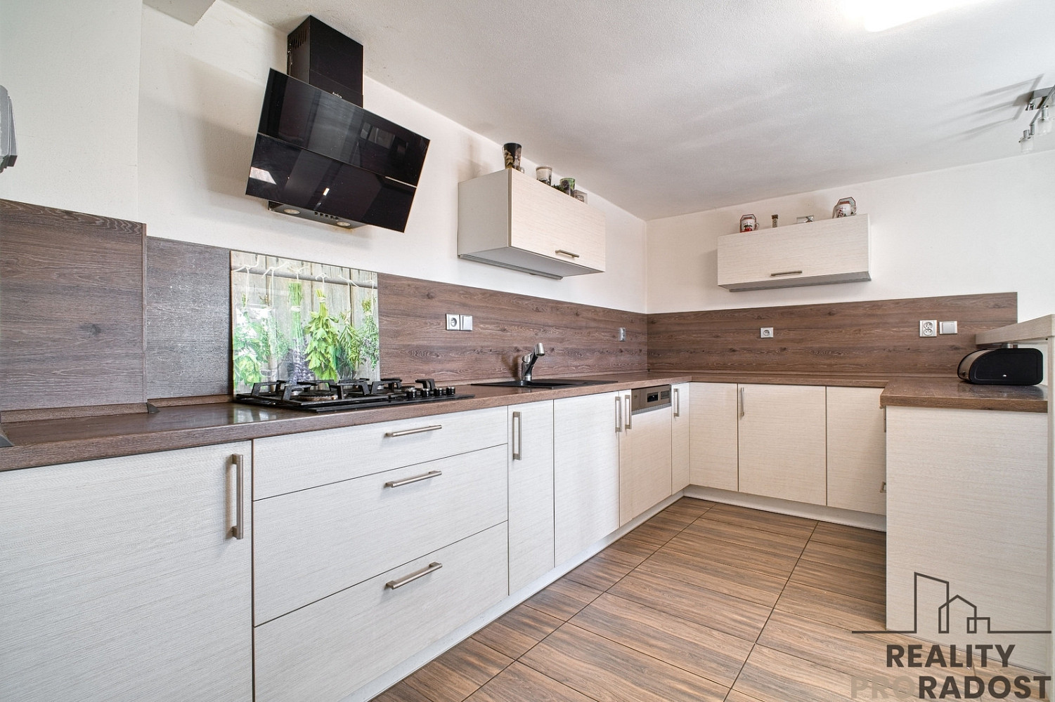 Prodej domu 240 m² s pozemkem 811 m² — photo 2
