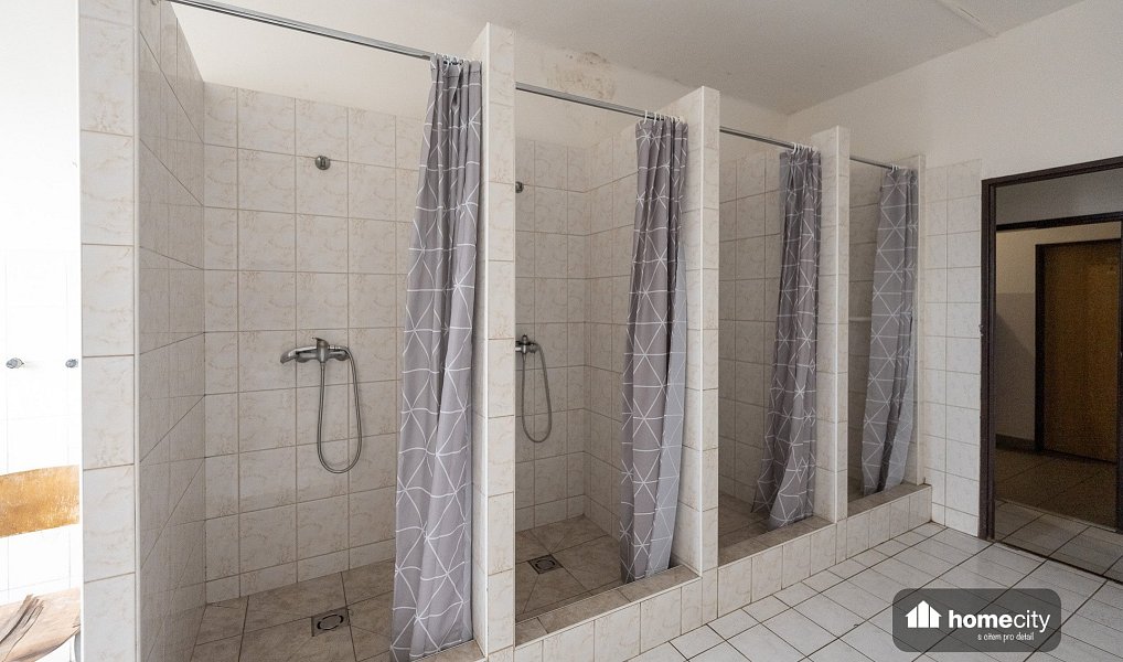 Prodej ubytovacího objektu 1 660 m², Hradec Králové – náhled fotky 32
