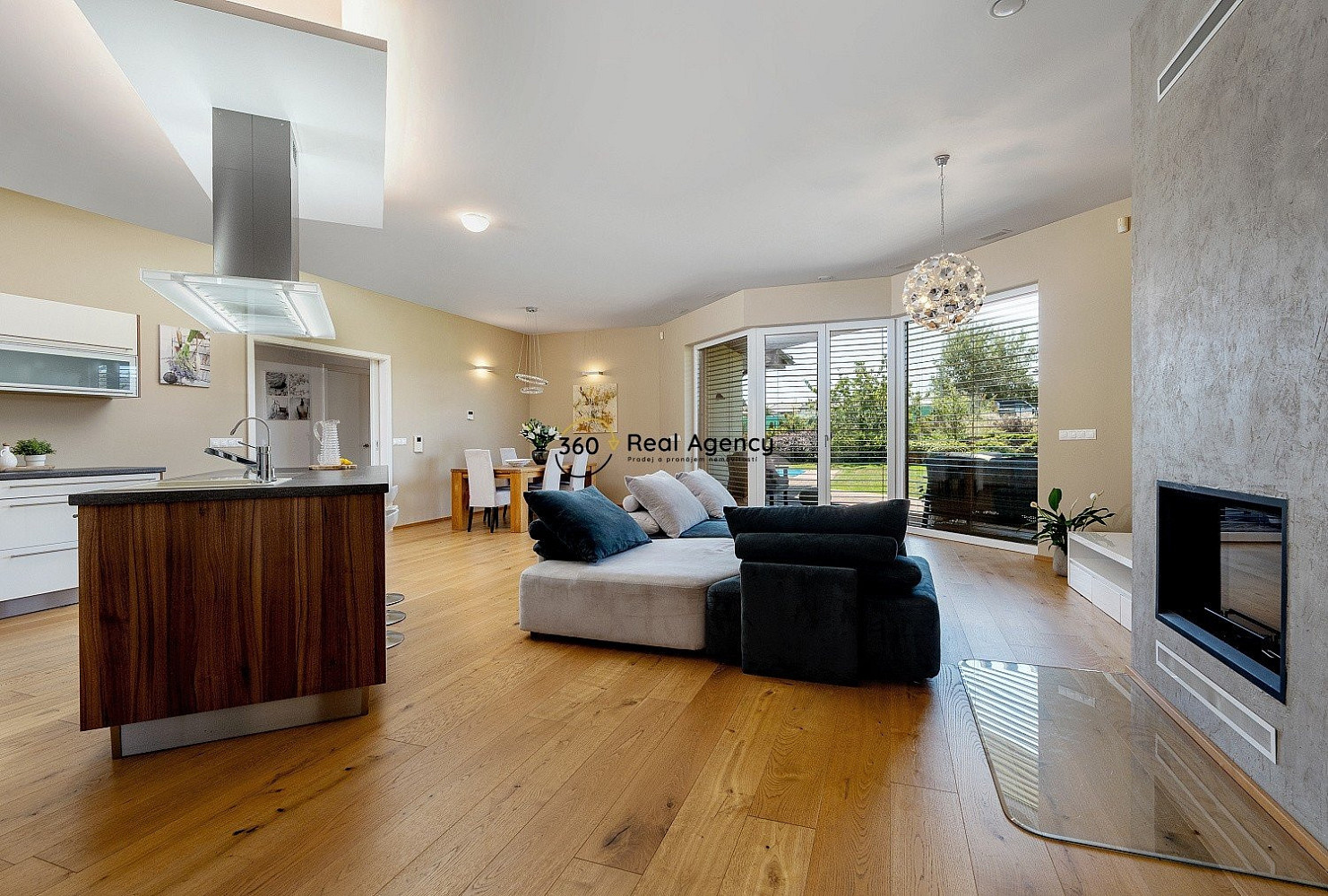 Prodej domu 214 m² s pozemkem 1 240 m² – fotografie 2