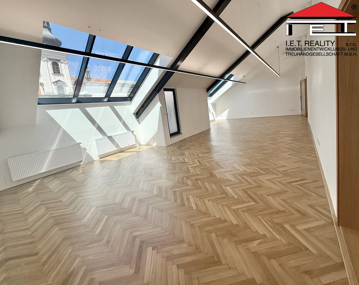 Pronájem kanceláře 196 m² – fotografie 4