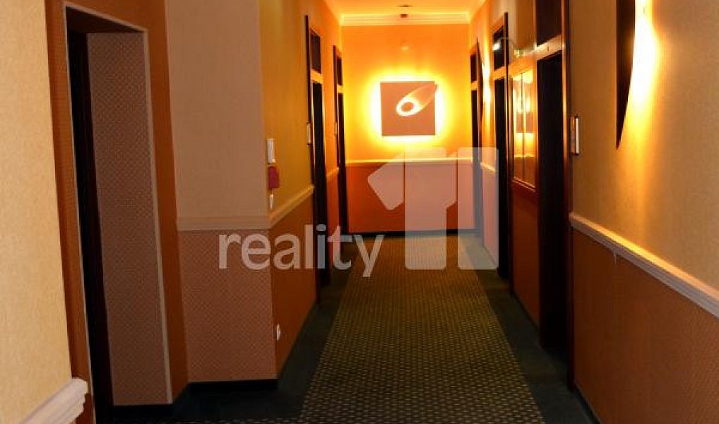 Pronájem kanceláře 33 m², Karlovy Vary – náhled fotky 6