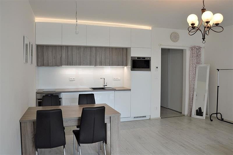 Pronájem bytu 1+kk 37 m² – pohled 2