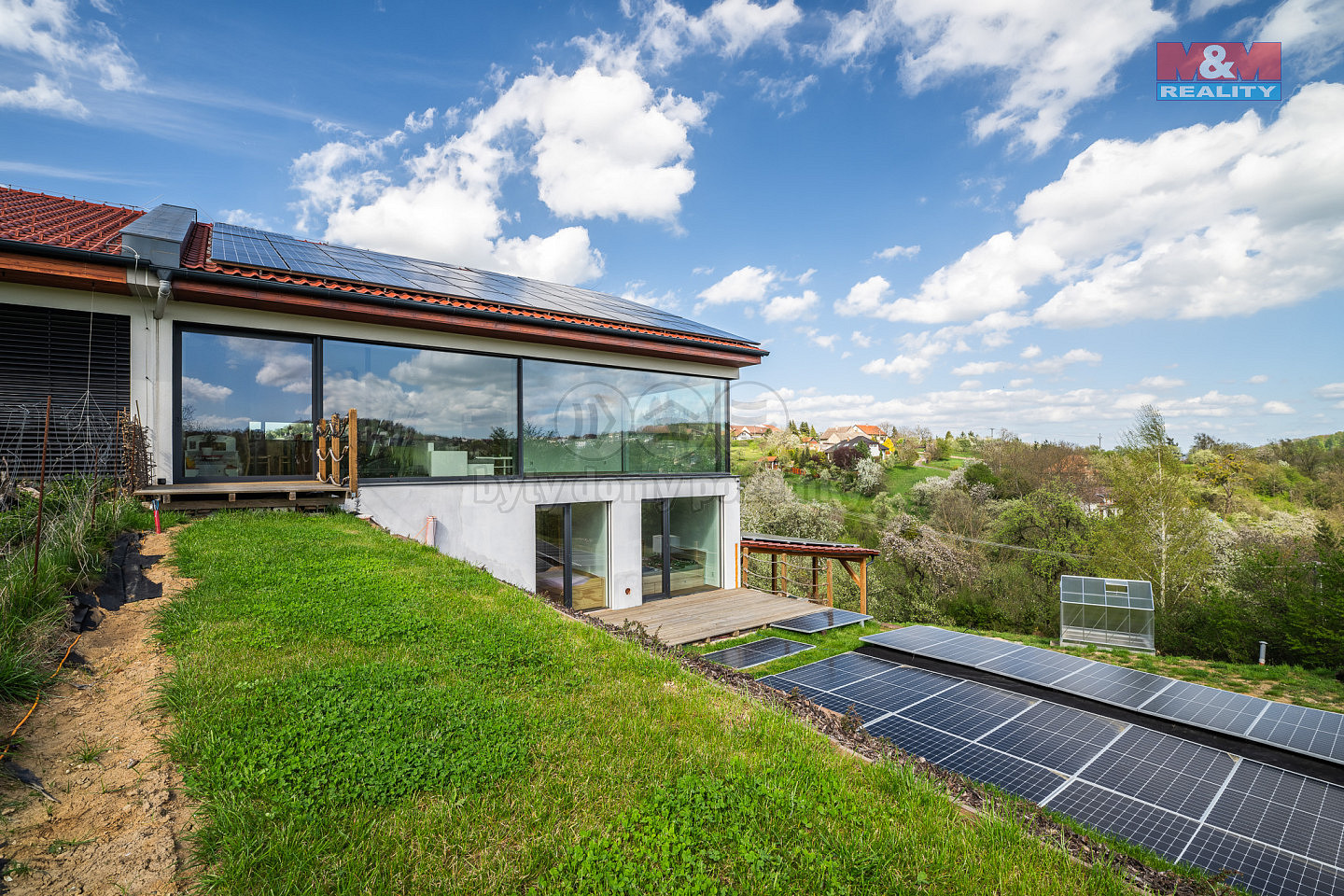 Prodej domu 292 m² s pozemkem 1 697 m²