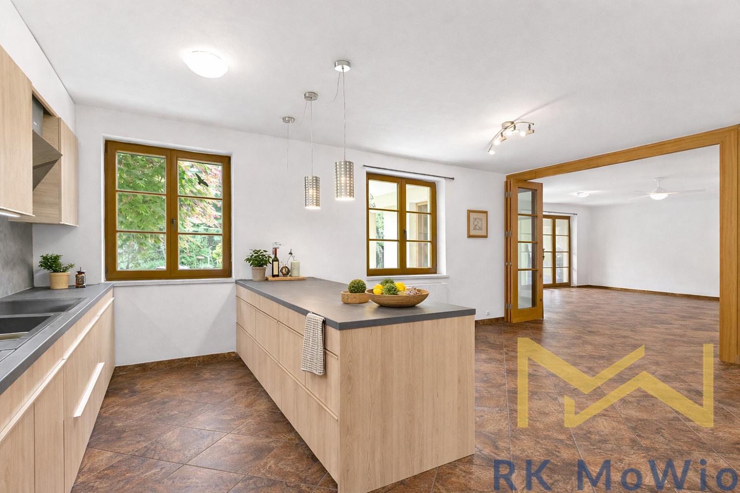 Pronájem domu 340 m² s pozemkem 1 200 m²