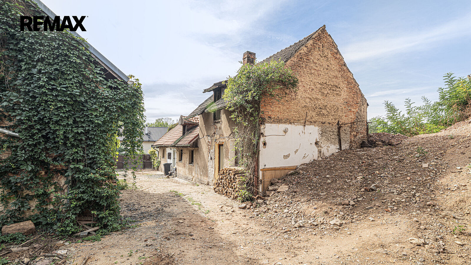 Prodej stavebního pozemku 2 294 m² – fotografie 3
