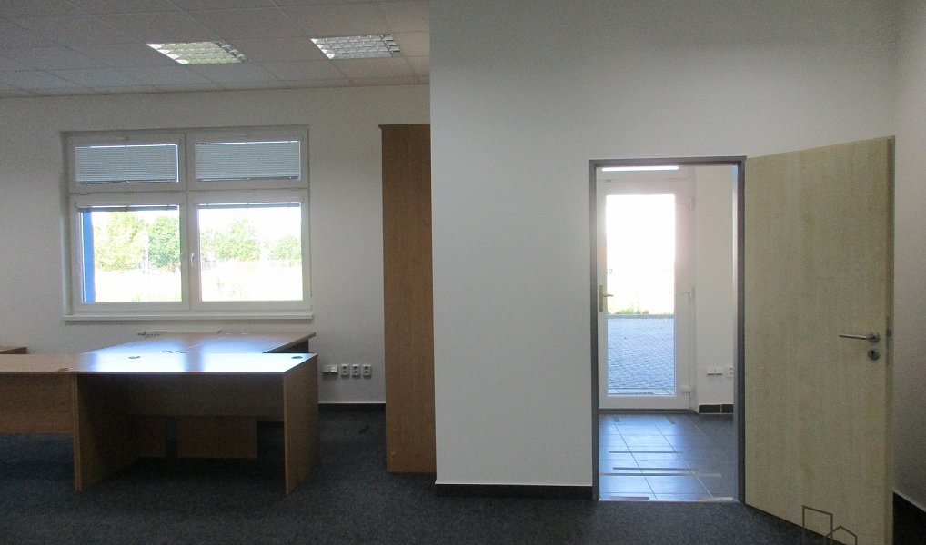 Pronájem kanceláře 105 m², Veselí nad Moravou – náhled fotky 4