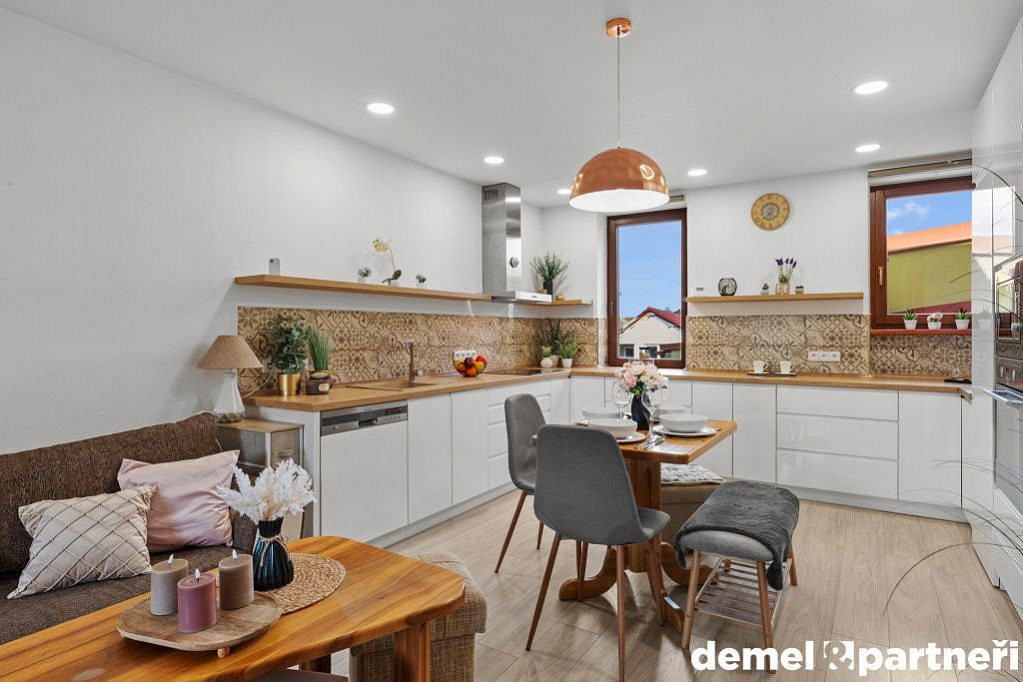 Prodej domu 201 m² s pozemkem 224 m² — photo 2