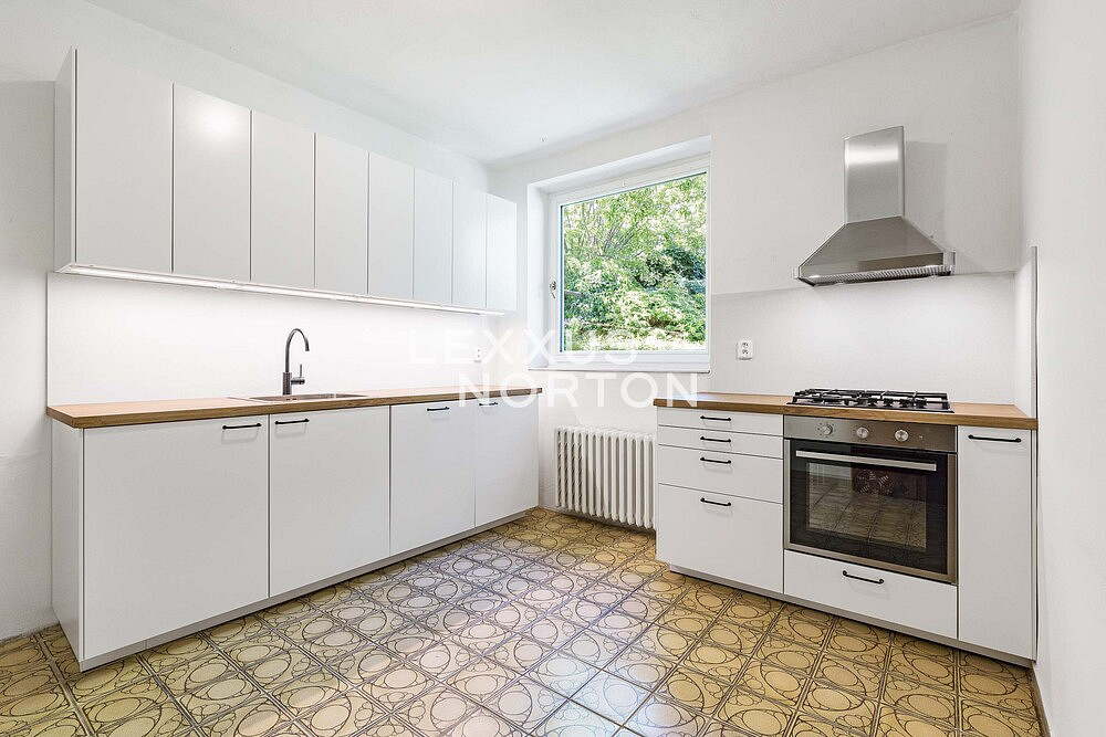 Pronájem domu 224 m² s pozemkem 858 m² — photo 2