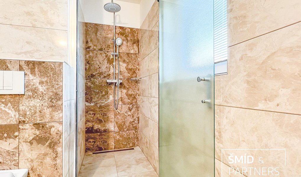 Prodej domu 115 m² s pozemkem 505 m², Žleby – náhled fotky 18