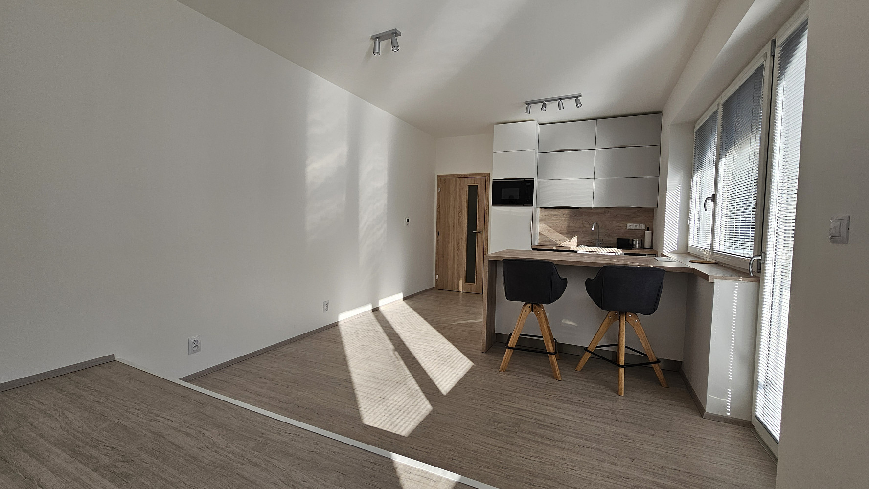 Pronájem bytu 1+kk 33 m² – fotografie 3