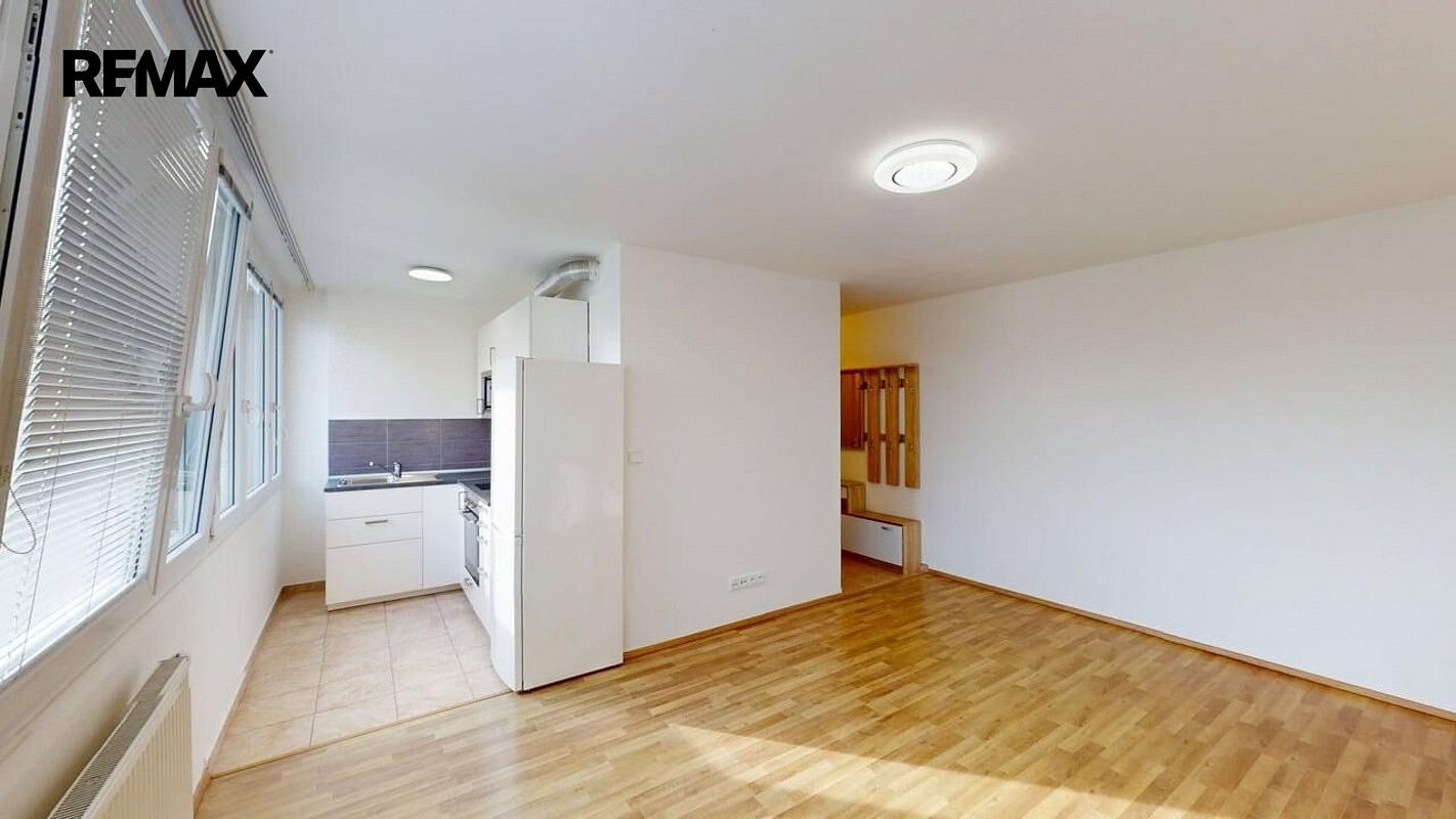 Pronájem bytu 1+kk 27 m² – fotografie 3