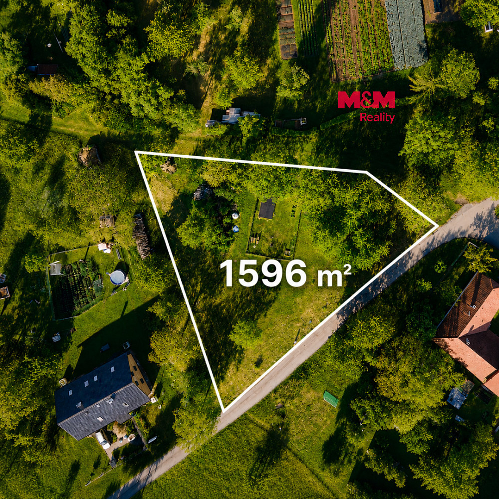 Prodej stavebního pozemku 1 596 m²