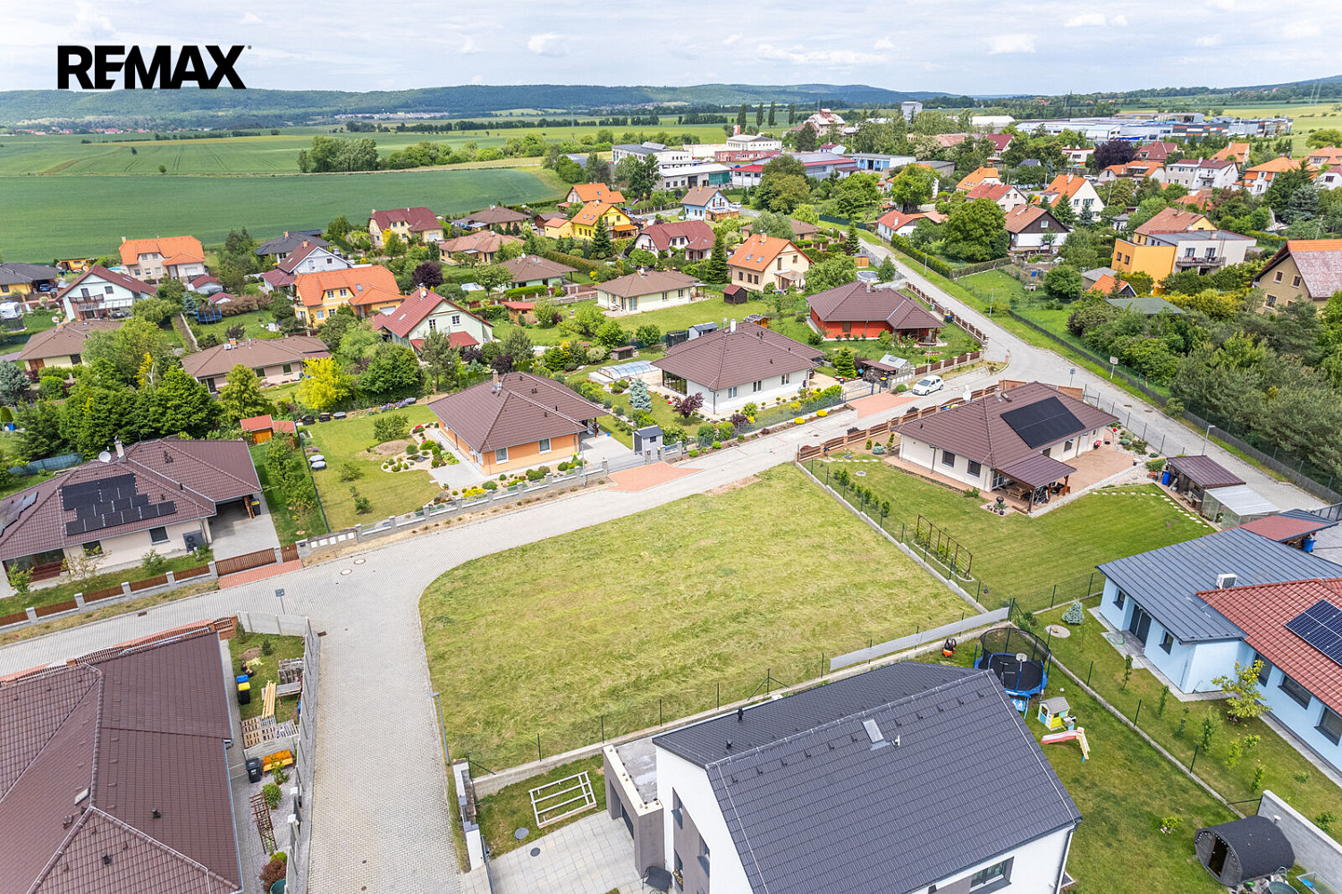 Prodej stavebního pozemku 810 m² – fotografie 2